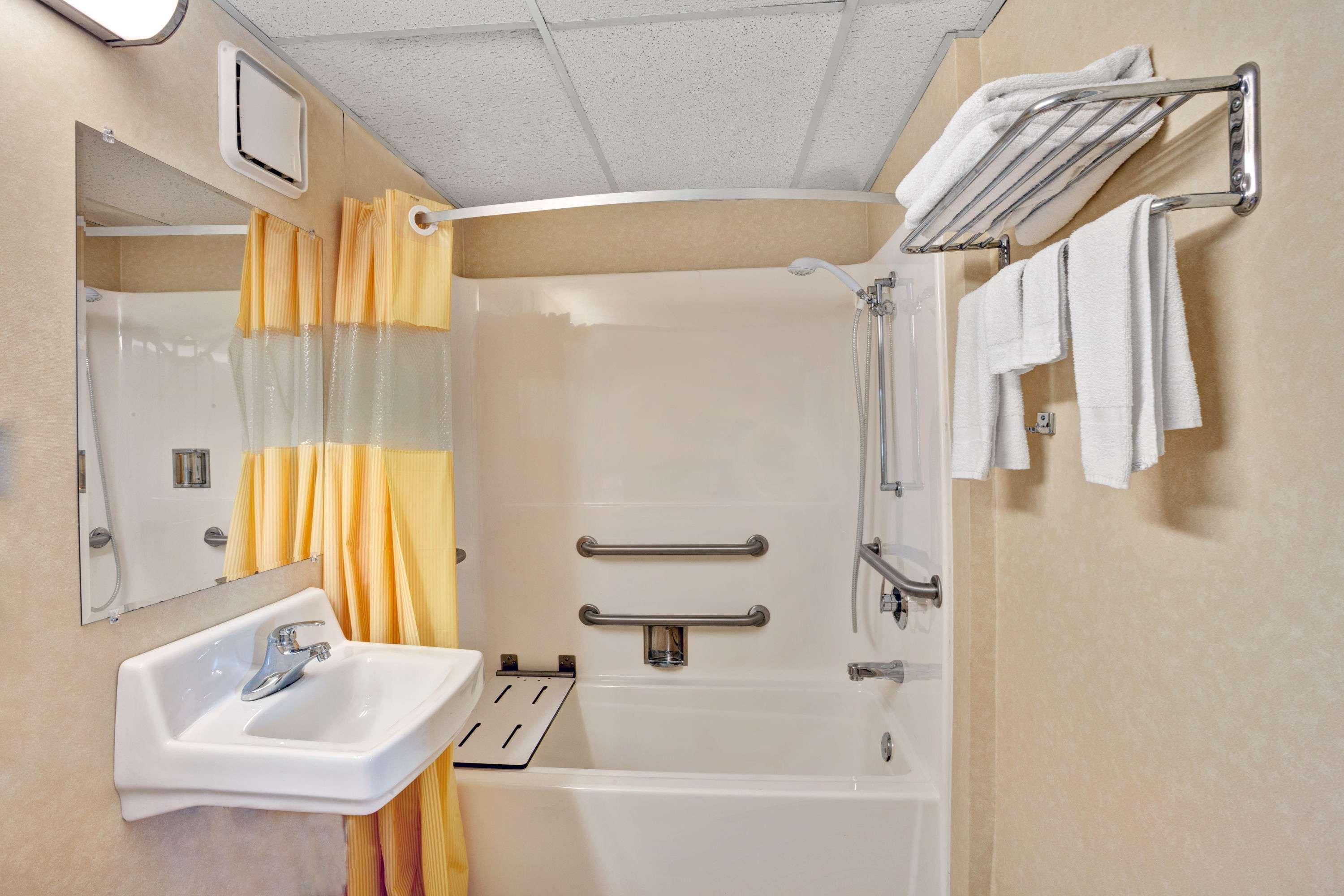 Days Inn By Wyndham Louisville Airport Fair And Expo Center Luaran gambar